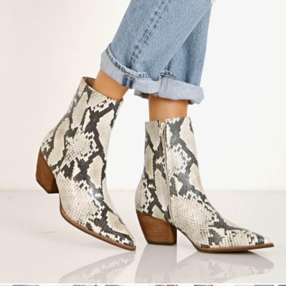 Matisse Caty Boot Natural Snake Skin Heel: 2.5 in; Shaft: 6.5 in -Sz 6